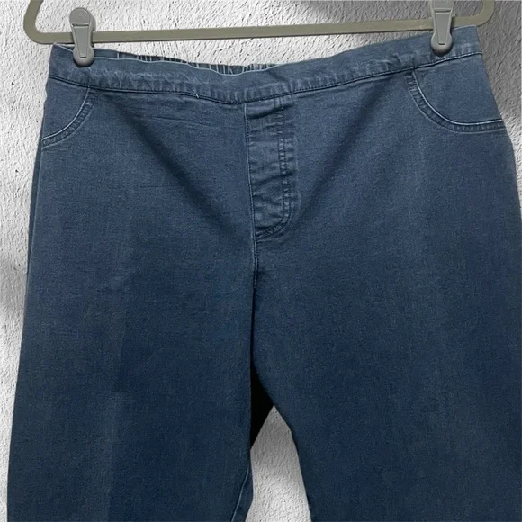 Isaac Mizrahi jeans 22WP dark wash stretch waist boot cut faux fly pull on - Picture 2 of 15